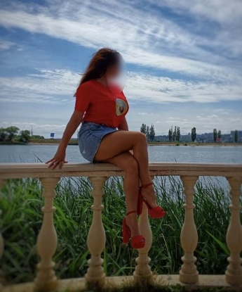 Я знаю, как доставить тебе настоящее удовольствие и сделать каждую встречу незабываемой. Мои услуги включают все, что ты мог себе только пожелать - от классических программ до экзотических игр. Я открыта для экспериментов и готова исполнить все твои самые сокровенные желания. У меня есть отличные отзывы от довольных клиентов, готовых подтвердить мою уникальность и профессионализм. В моем арсенале есть фото, чтобы ты уже сейчас мог оценить мою красоту и соблазнительность. Живу я в Москве, и готова встретиться с тобой прямо здесь, в этом городе страсти и возможностей. Доверься мне, и я покажу тебе настоящий рай. 💋🌹🌟 Надежда